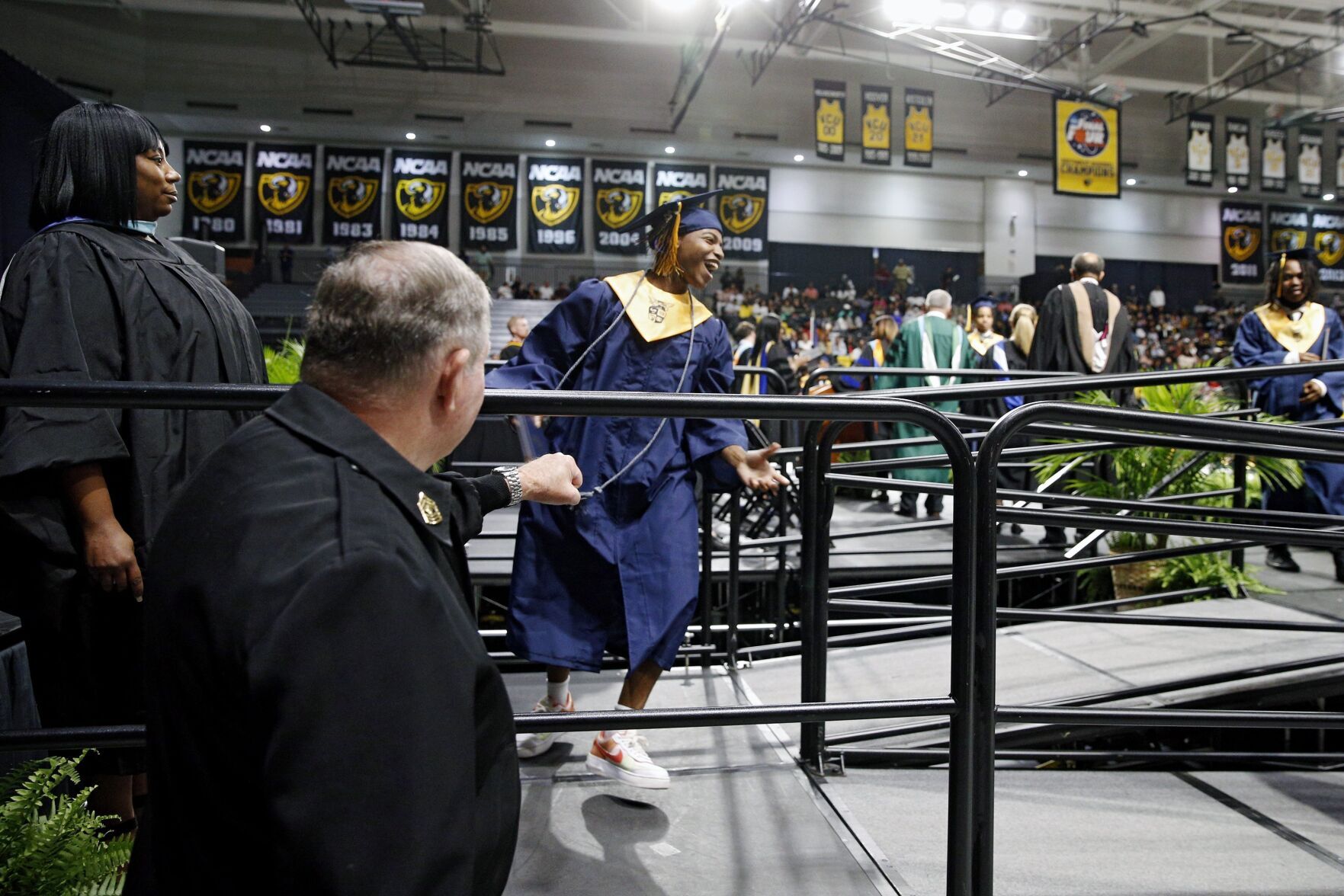 20220529_MET_GRAD_ER_10